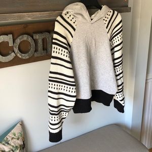 URBAN OUTFITTERS HOODIE